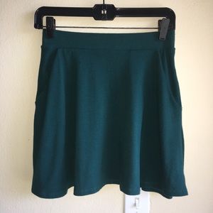 H&M Forest Green Skirt with Pockets🌿